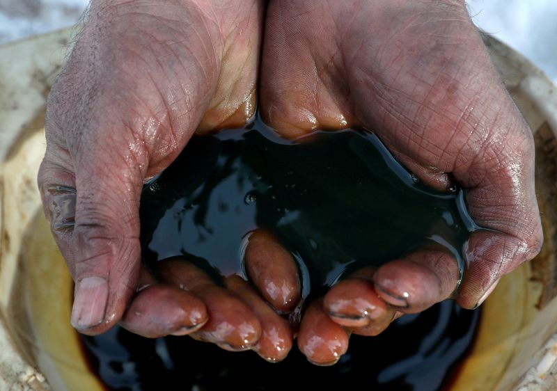 Giá dầu tăng 1% sau khi chìm trong phiên trước » DCVInvest